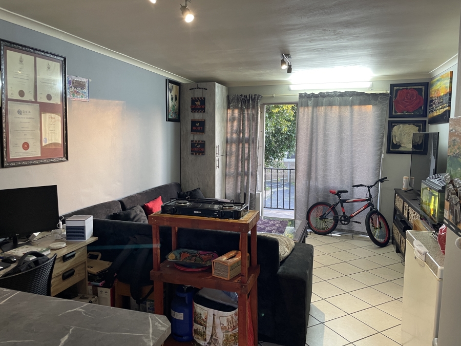 2 Bedroom Property for Sale in Oakglen Western Cape